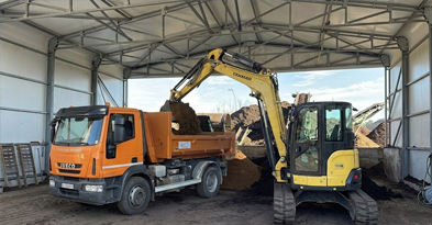 Scavi con escavatore